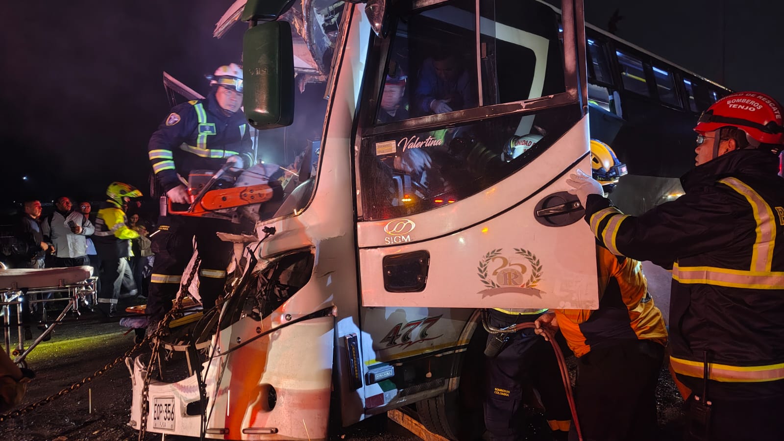 Choque entre dos buses deja 30 heridos en vía Bogotá–La Vega: esto se sabe