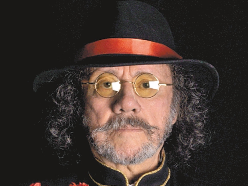 El músico Roberto Caicedo murió la semana pasada en Bogotá.  / Carolina Caicedo (@carocaicedo_fotoinstalaciones)