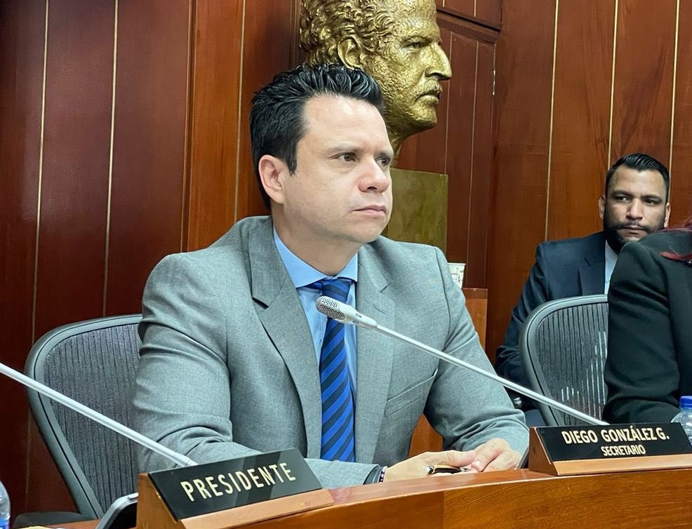Senado eligió a Diego González como su nuevo secretario general