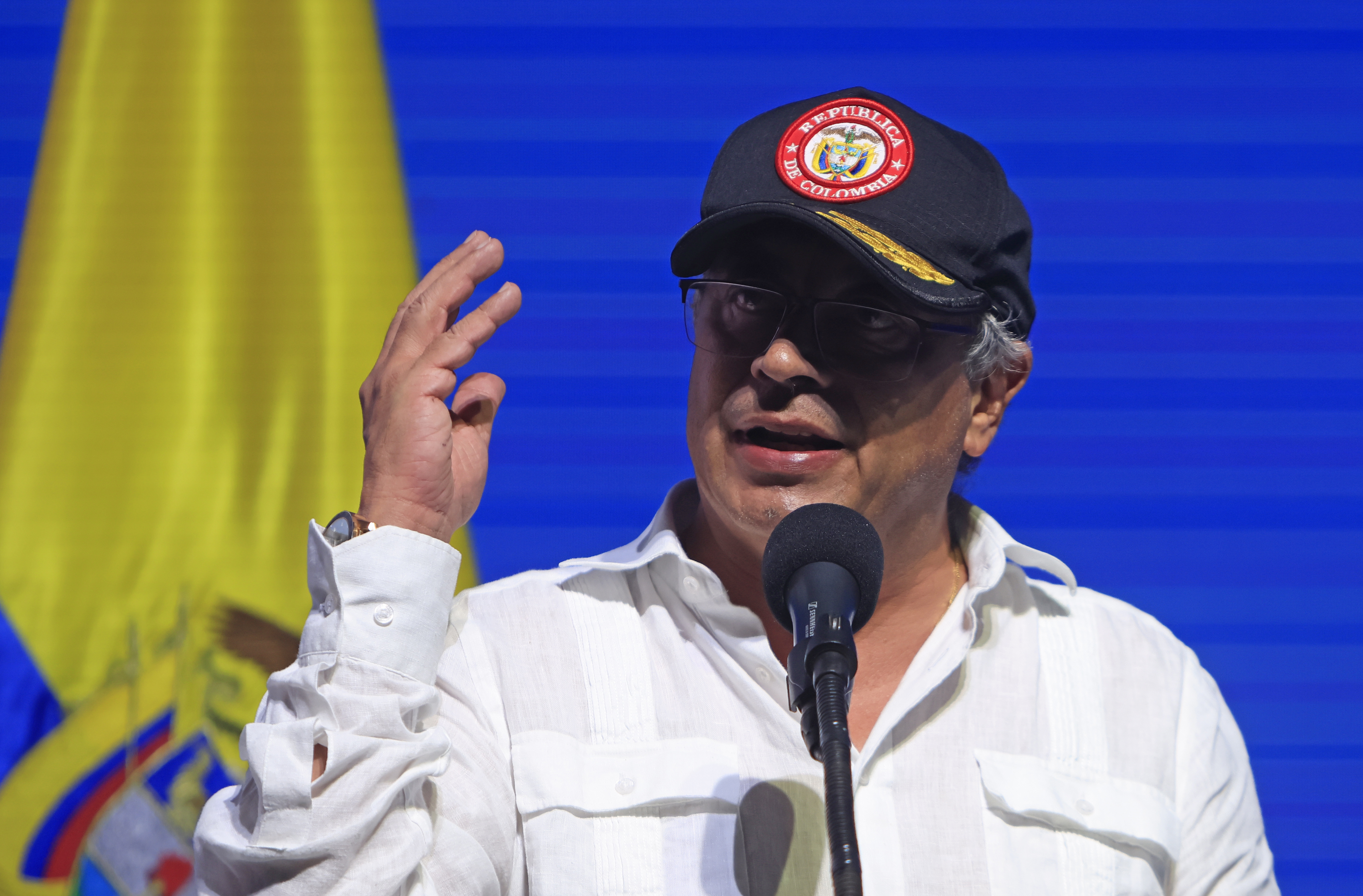 Miembros del EMC que se desmovilicen podrán entrar al programa de reforma agraria: Petro