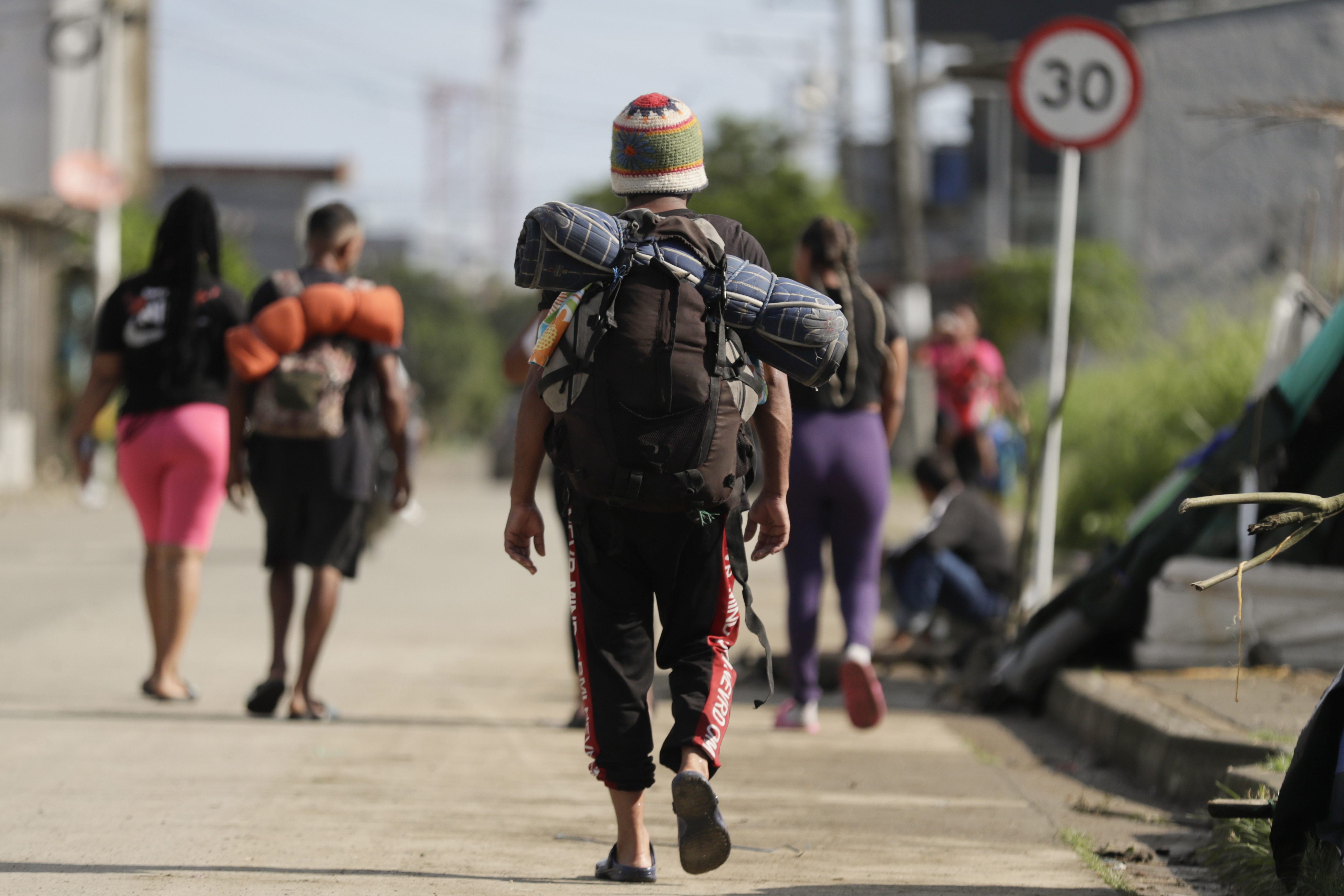 Panamá dice que vuelos de repatriación de migrantes por el Darién serán a Colombia