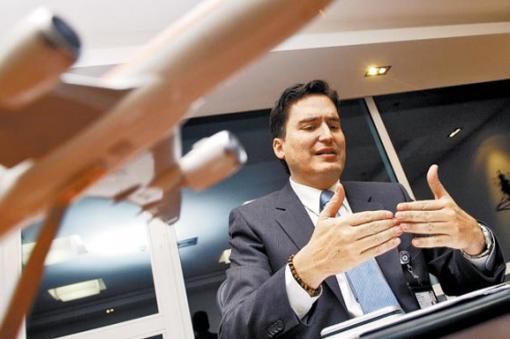 Santos nombró a expresidente de Avianca como director de la Aerocivil