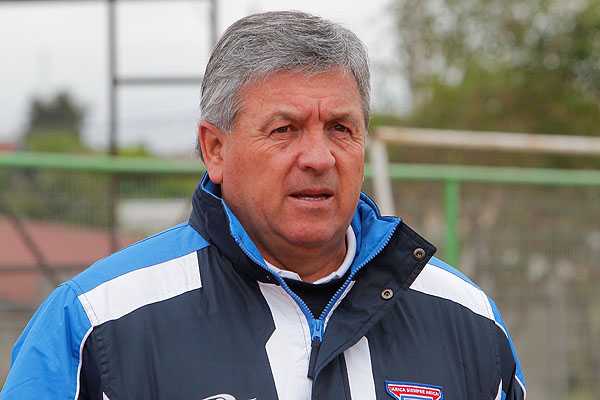 Presidente de club de fútbol consultó en Facebook si despide al DT