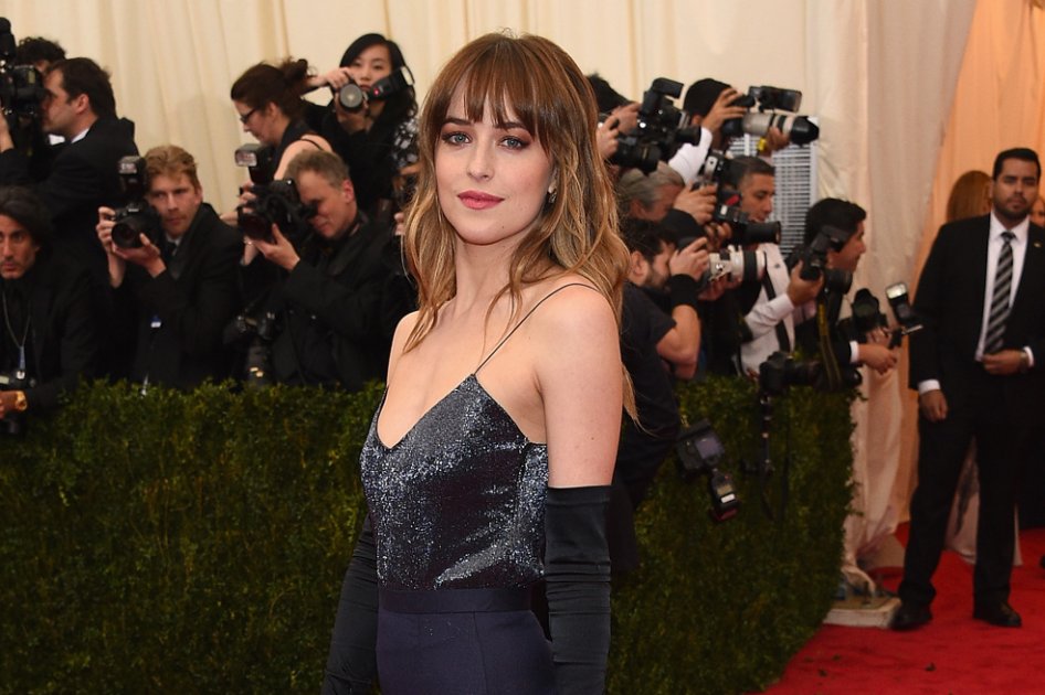Actriz Dakota Johnson se casará con el Christian Grey de la vida real