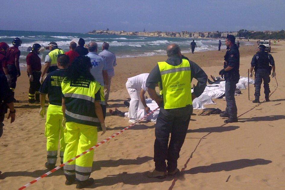 Al menos 13 inmigrantes murieron al intentar llegar a la costa de Italia
