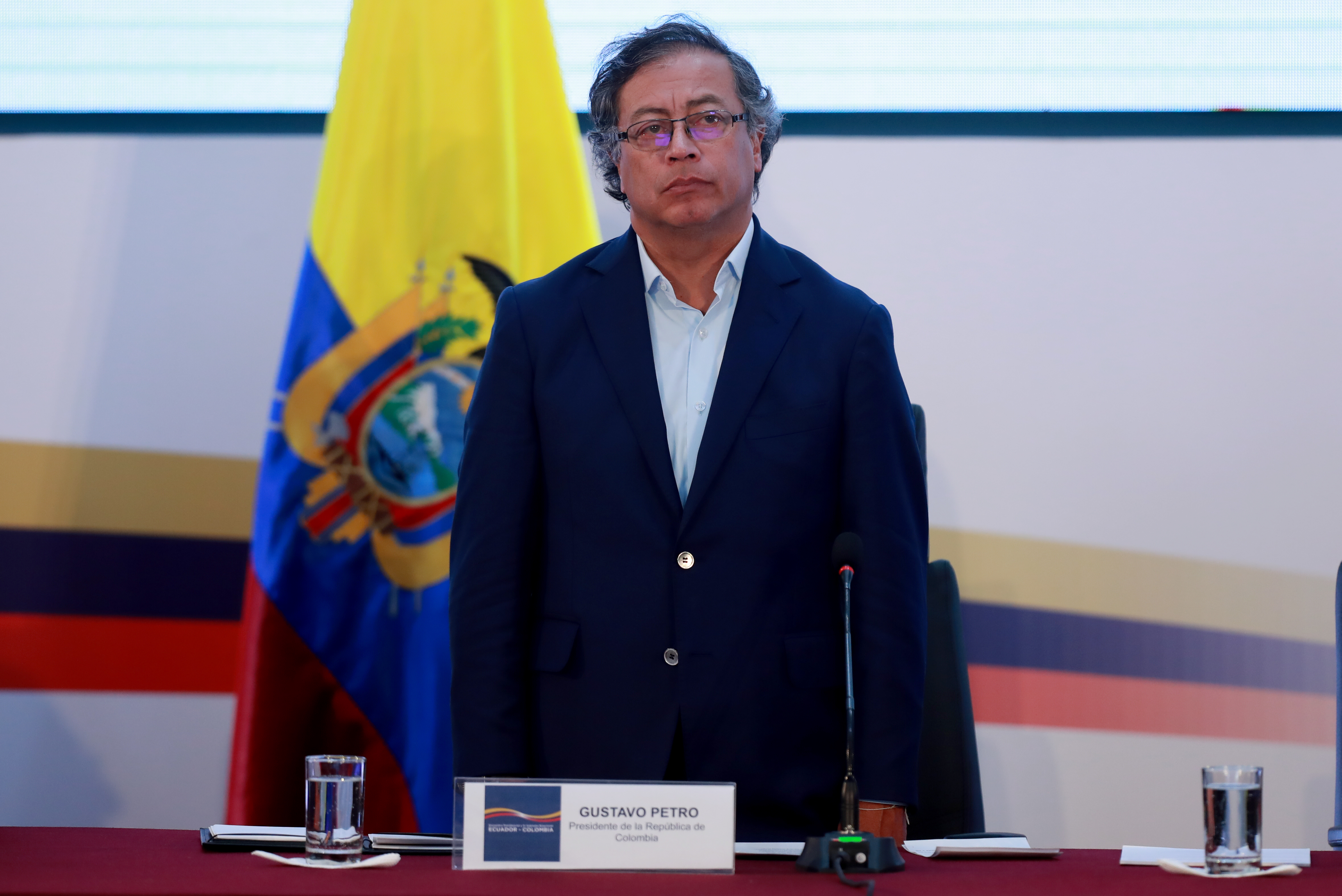 Petro ama defenderse con manipulaciones