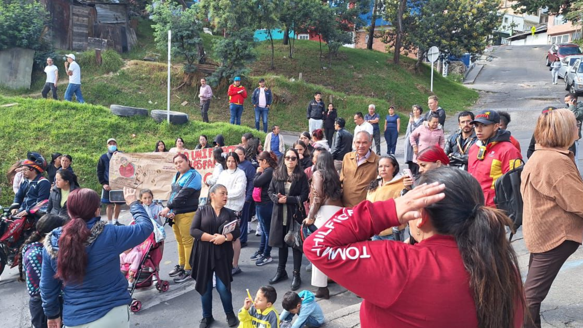 “Compré uniformes”: reclamos por reubicación de alumnos del colegio Santa Bárbara
