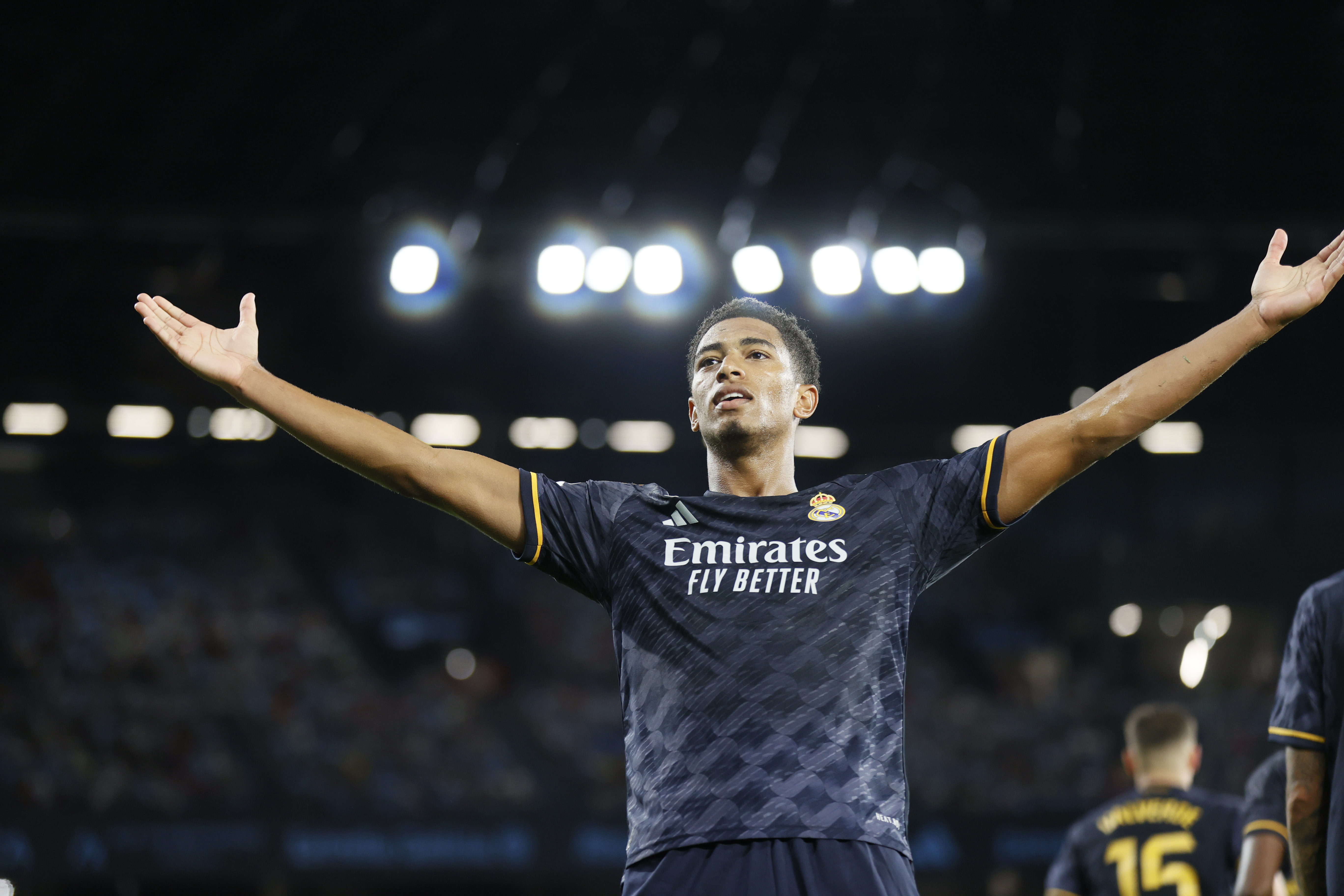 VIGO (GALICIA), 25/08/2023.- El centrocampista británico del Real Madrid Jude Bellingham celebra su gol durante el partido correspondiente a la Jornada 3 de LaLiga que enfrenta este viernes al Celta de Vigo y Real Madrid en el estadio de Balaídos, en Vigo. EFE/Lavandeira