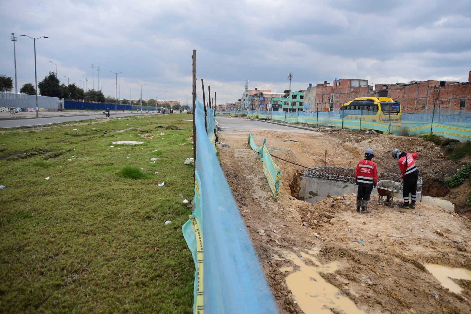 Estación 2: A inmediaciones del Portal Américas, específicamente en la avenida Villavicencio entre carreras 86b y 86g se está llevando a cabo la construcción de la segunda estación.
