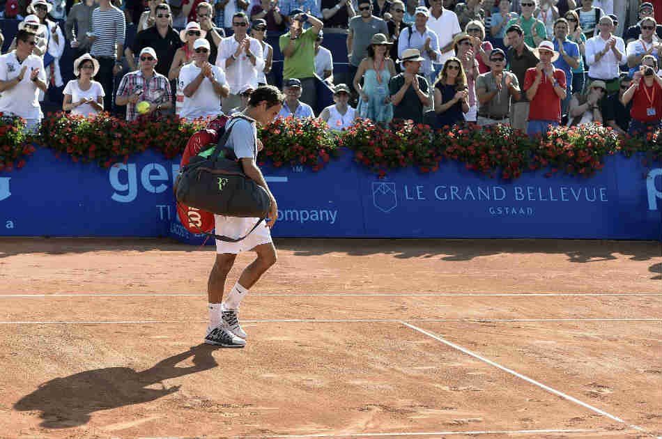Federer abandona la pista tras perder su partido ante el alemán Daniel Brands.
