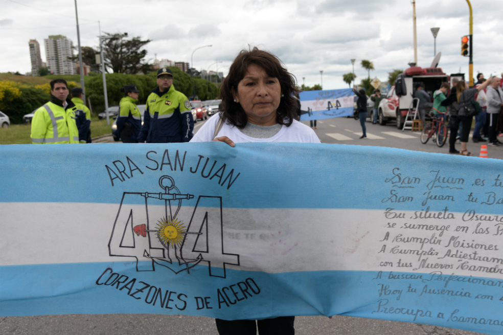 «Quizás el submarino esté vacío en el fondo»: madre de uno de los 44 tripulantes del ARA San Juan
