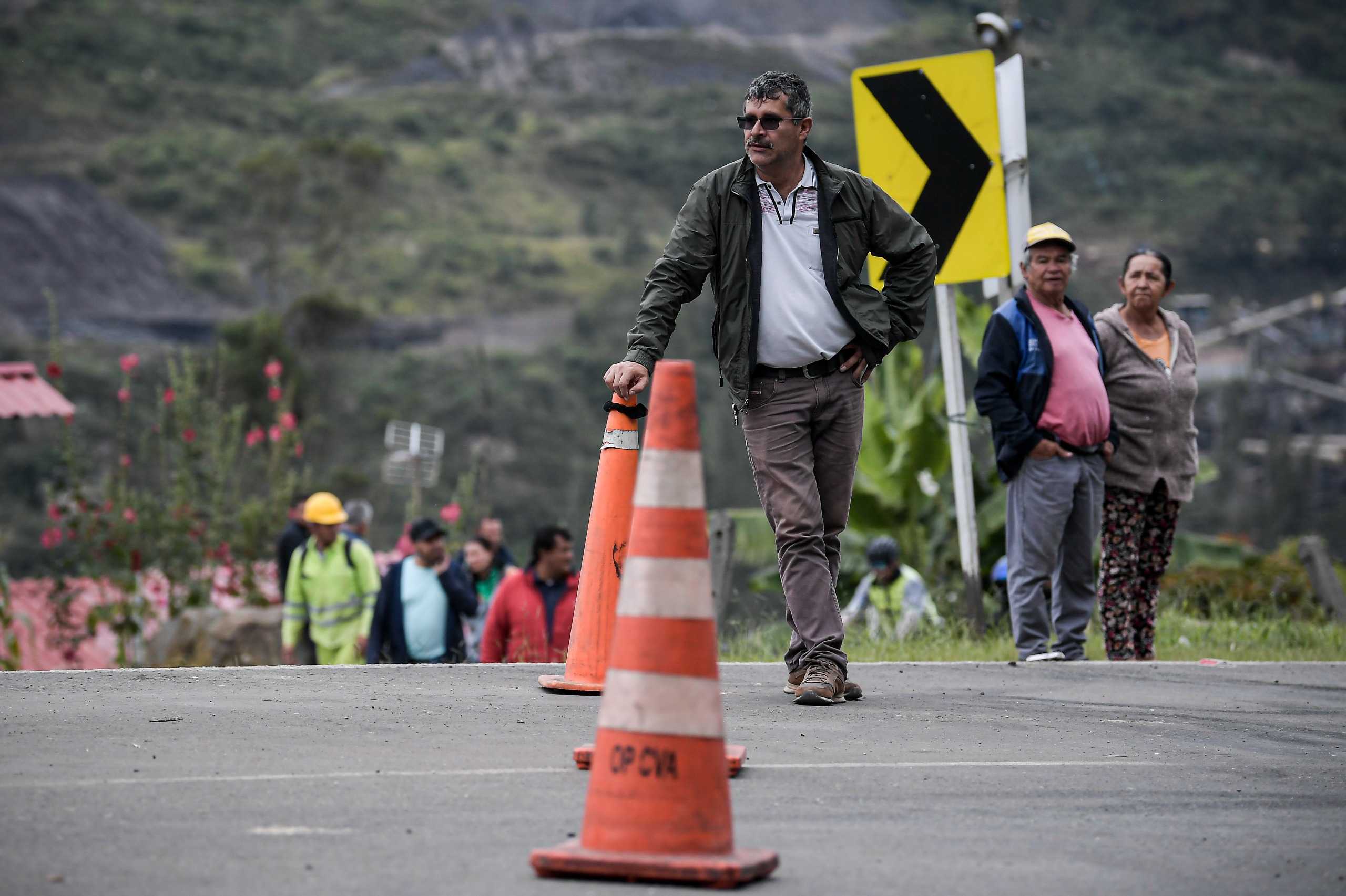 Las obras de remoción ya completan más de 48 horas. Con más de 22 volquetas en operación, varias más en camino, cargadores, excavadoras, retroexcavadoras y otros equipos especiales, las autoridades y Coviandina, esperan habilitar la Vía al Llano, bloqueada por derrumbes desde el sábado.