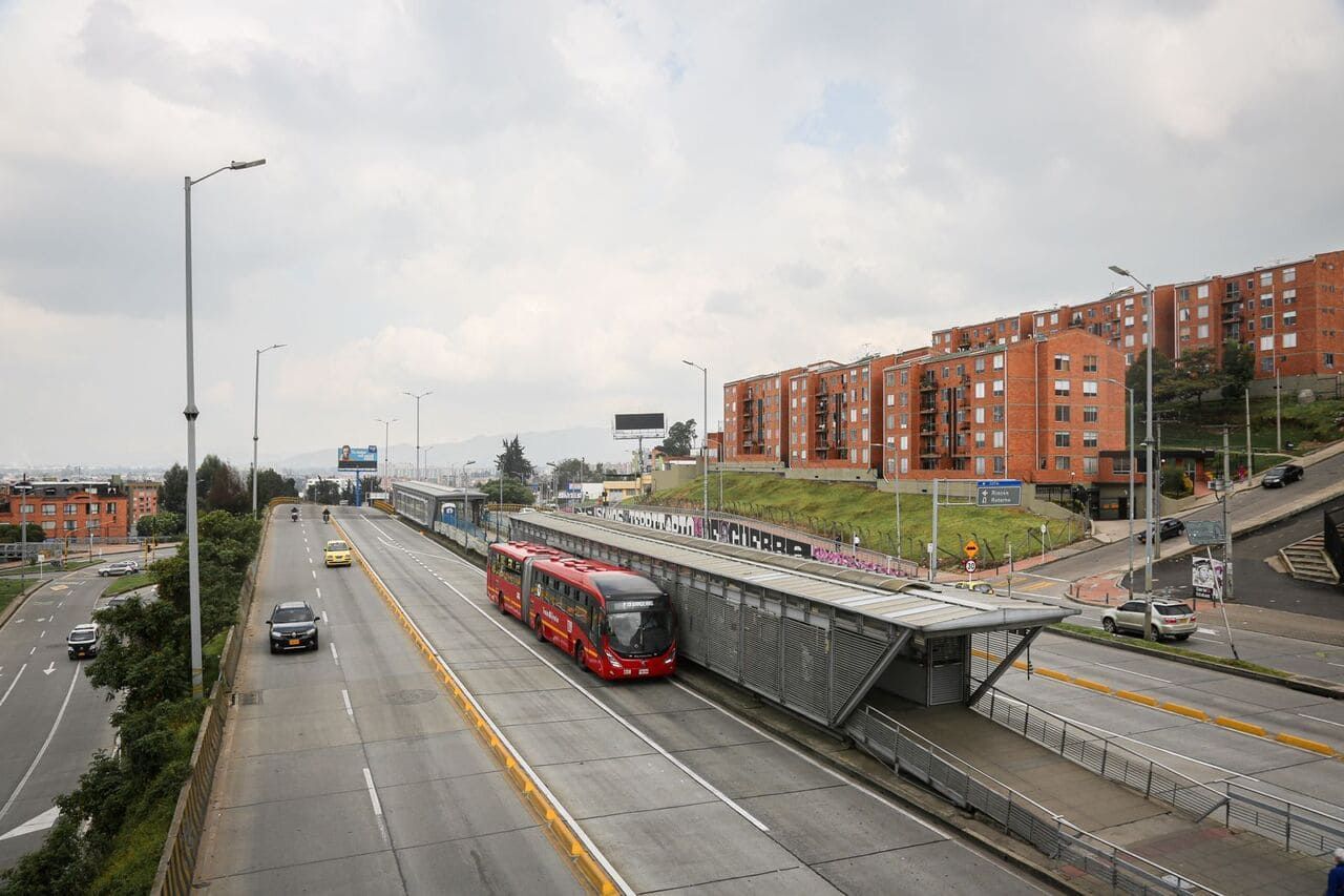 Mujer murió tras caer de puente peatonal en la localidad de Suba, esto se sabe
