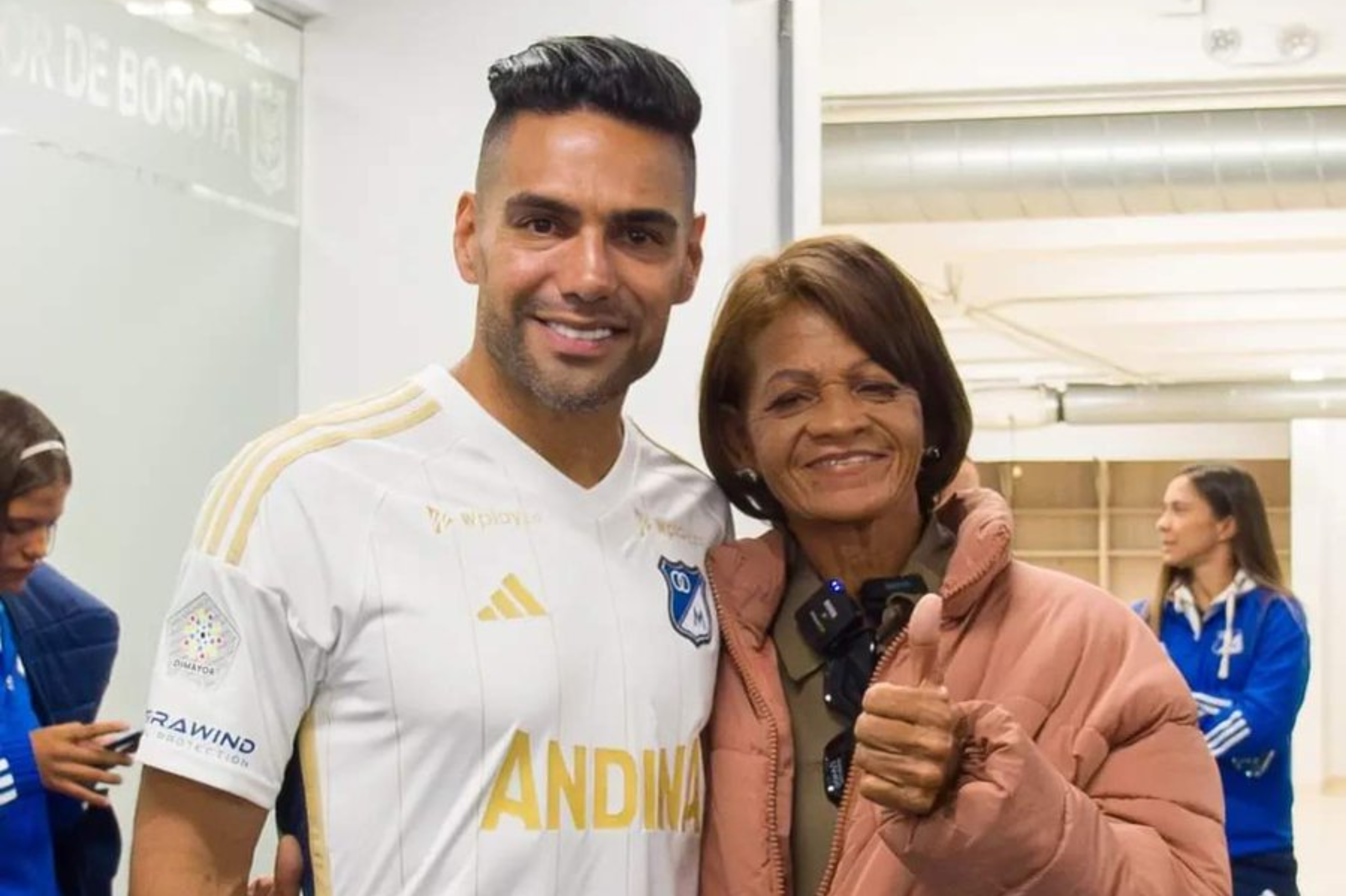 Así reaccionó Falcao cuando autora de “Viva Colombia, viva Falcao” le cantó