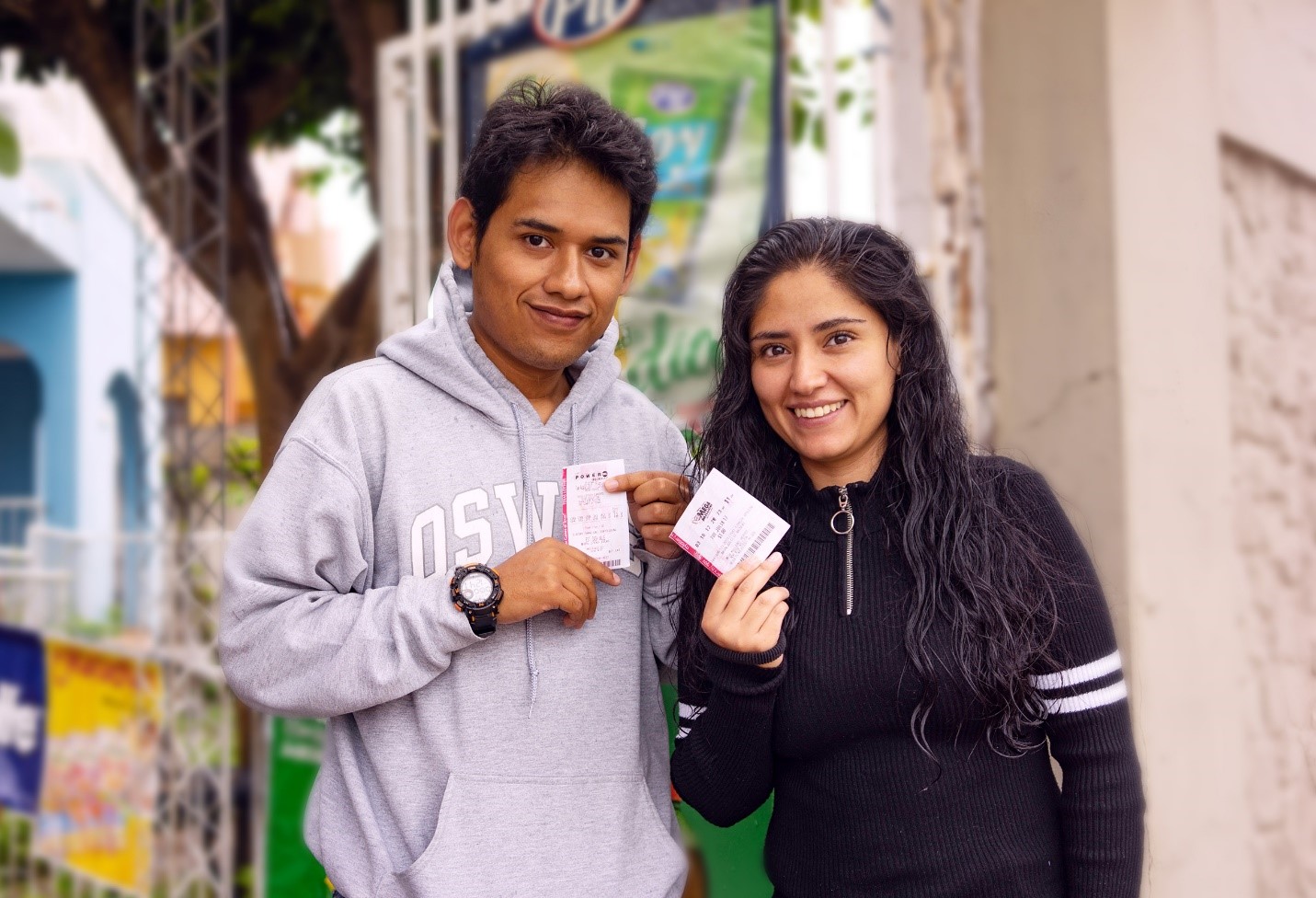 Colombianos juegan por un premio mayor de 277 millones de dólares en la lotería Powerball de Estados Unidos, sin salir de casa