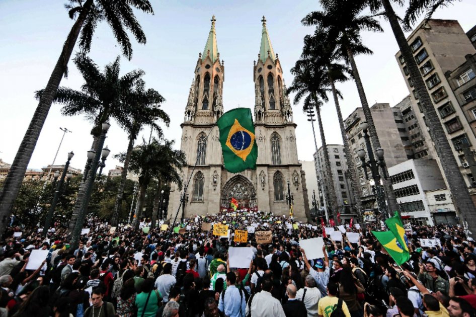 Miles de brasileños protestaron por tercera vez en 2016 por aumentos de tarifas