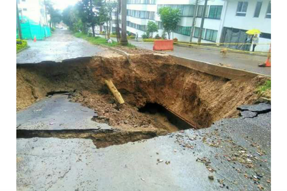 Lluvias causan hundimiento en vía de Fusagasugá
