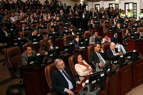 Carros nuevos para el Concejo de Bogotá, una propuesta polémica