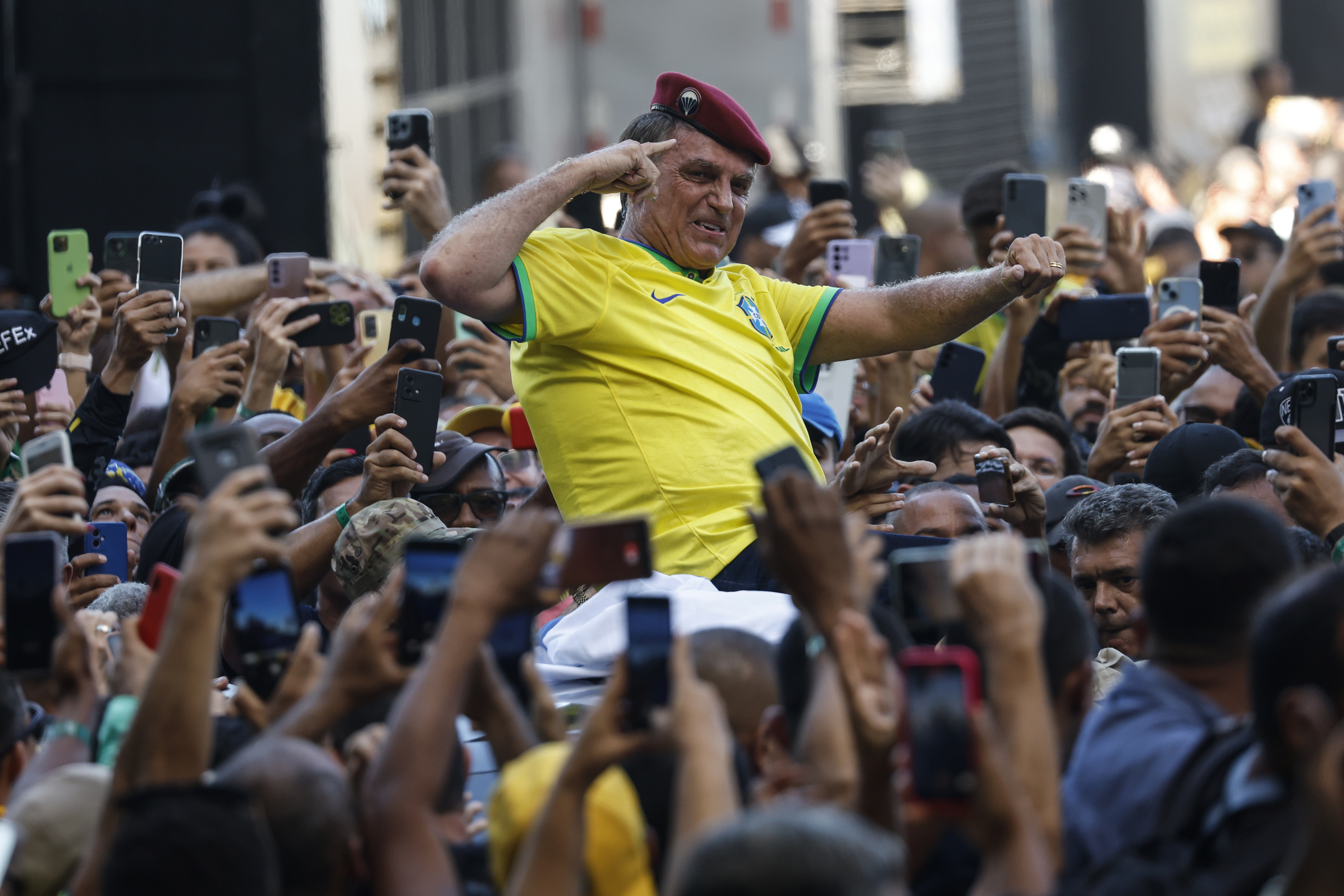 Jair Bolsonaro se rinde ante Musk y llama a Lula “amante de la dictadura”