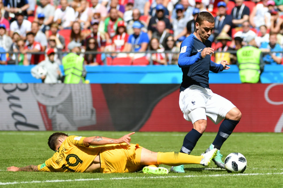 El VAR debuta en el Mundial con polémica