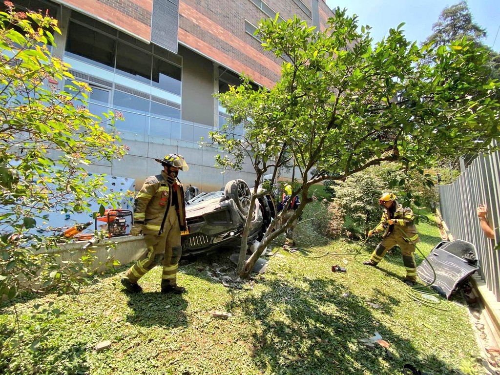 Bomberos atendieron la emergencia.