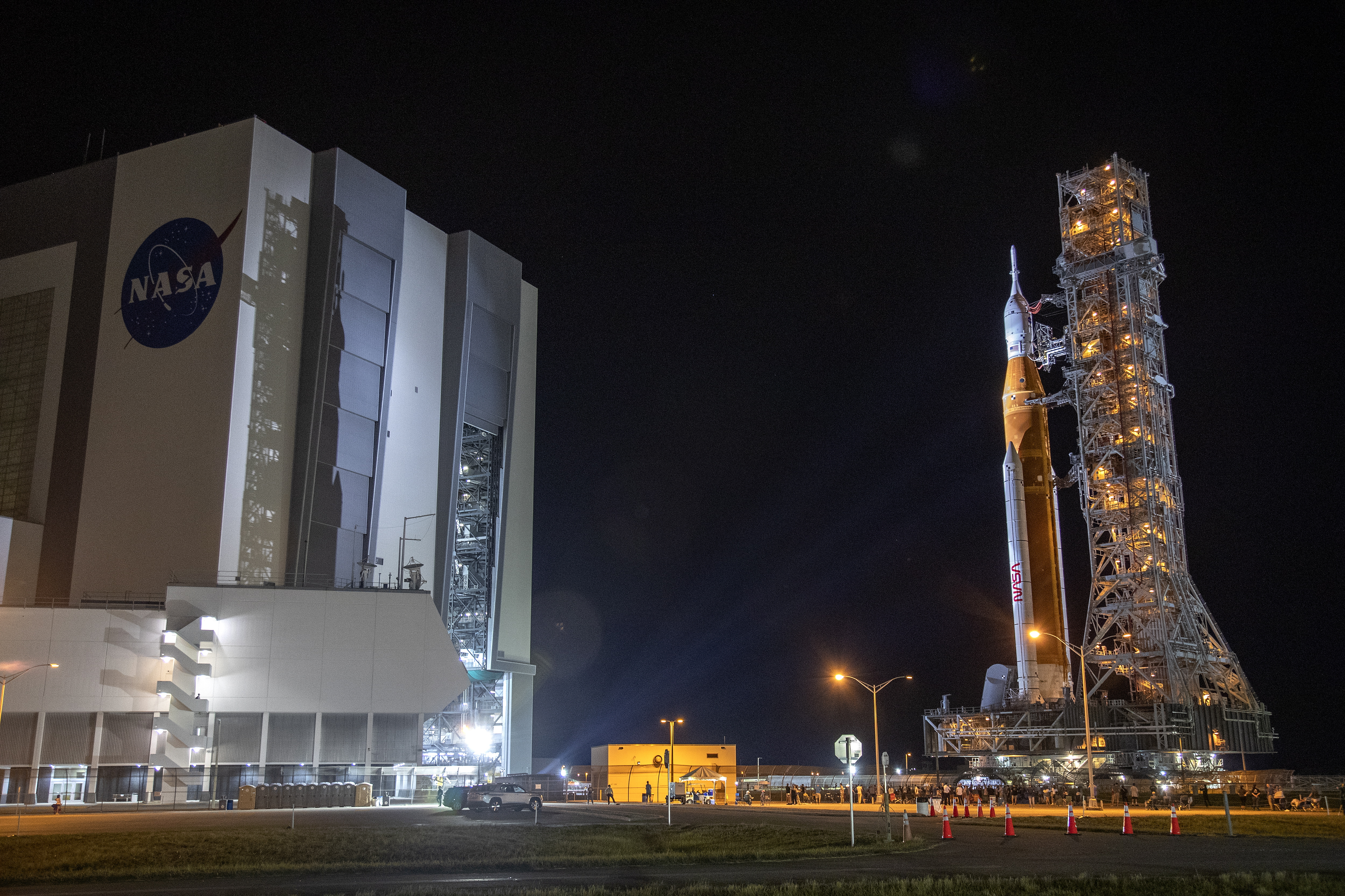 NASA anuncia misión tripulada que orbitará la Luna en 2026