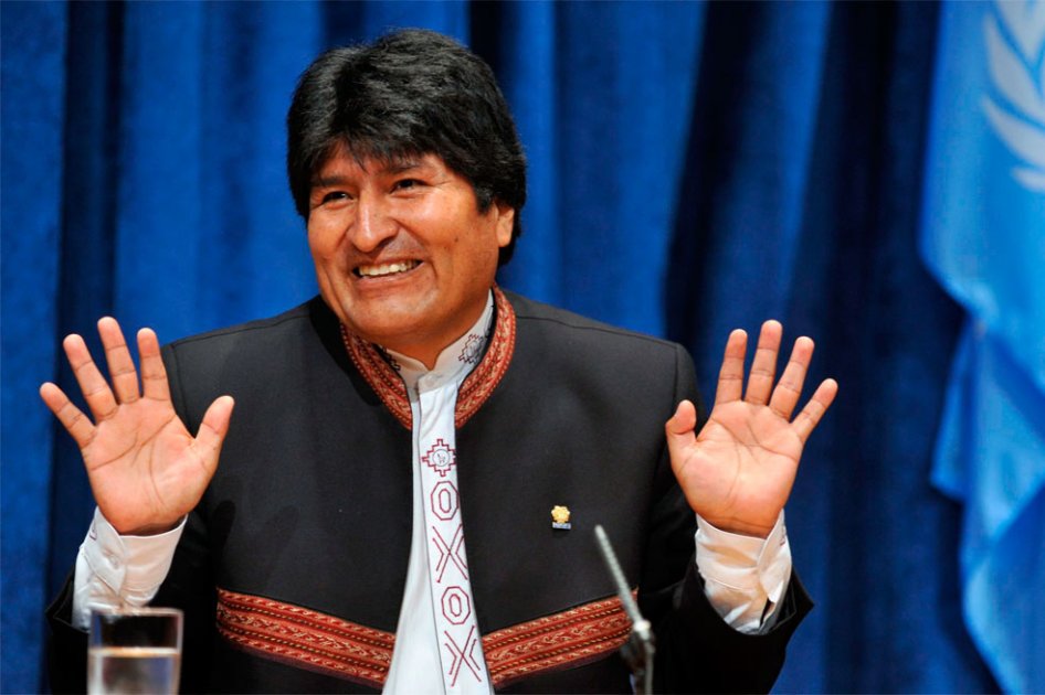 Evo Morales dice que escoltas lo atienden por cariño y amarran sus cordones