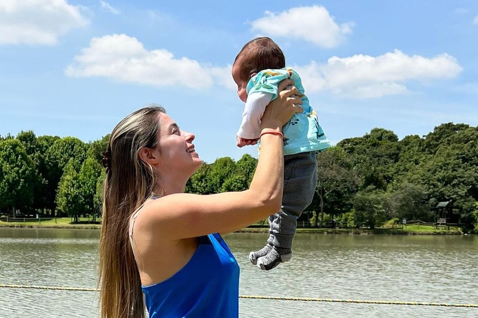 “Lo voy a malcriar”: Cristina Hurtado a quienes la critican por cargar a su bebé