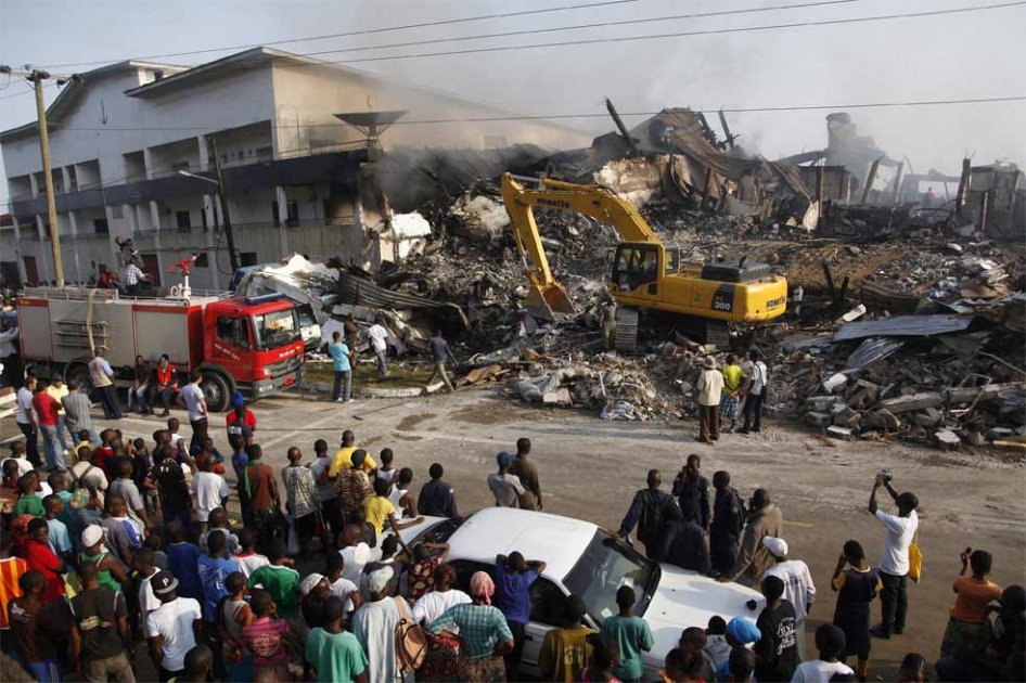 Derrumbe de edificio en Liberia deja siete personas muertas