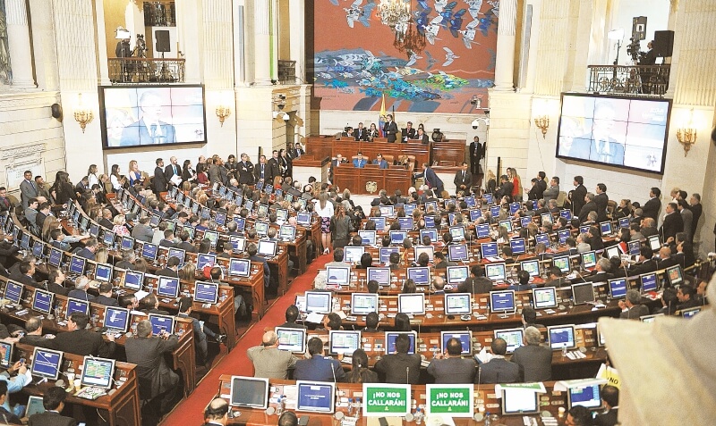 ¿Cómo se calcula el incremento en el salario de los congresistas?