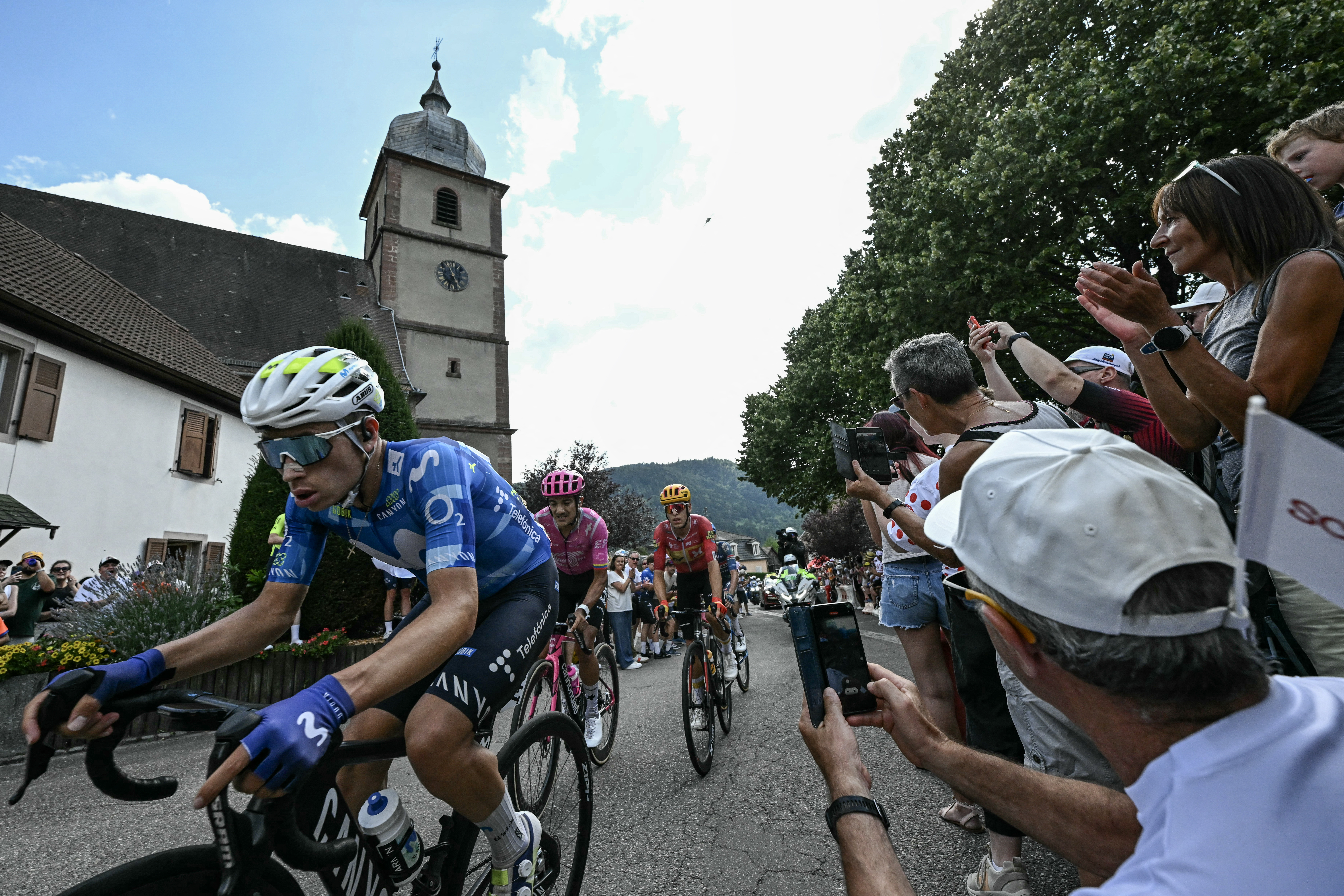Éiner Rubio se retiró del Tour de Francia tras sufrir un accidente en la etapa 19