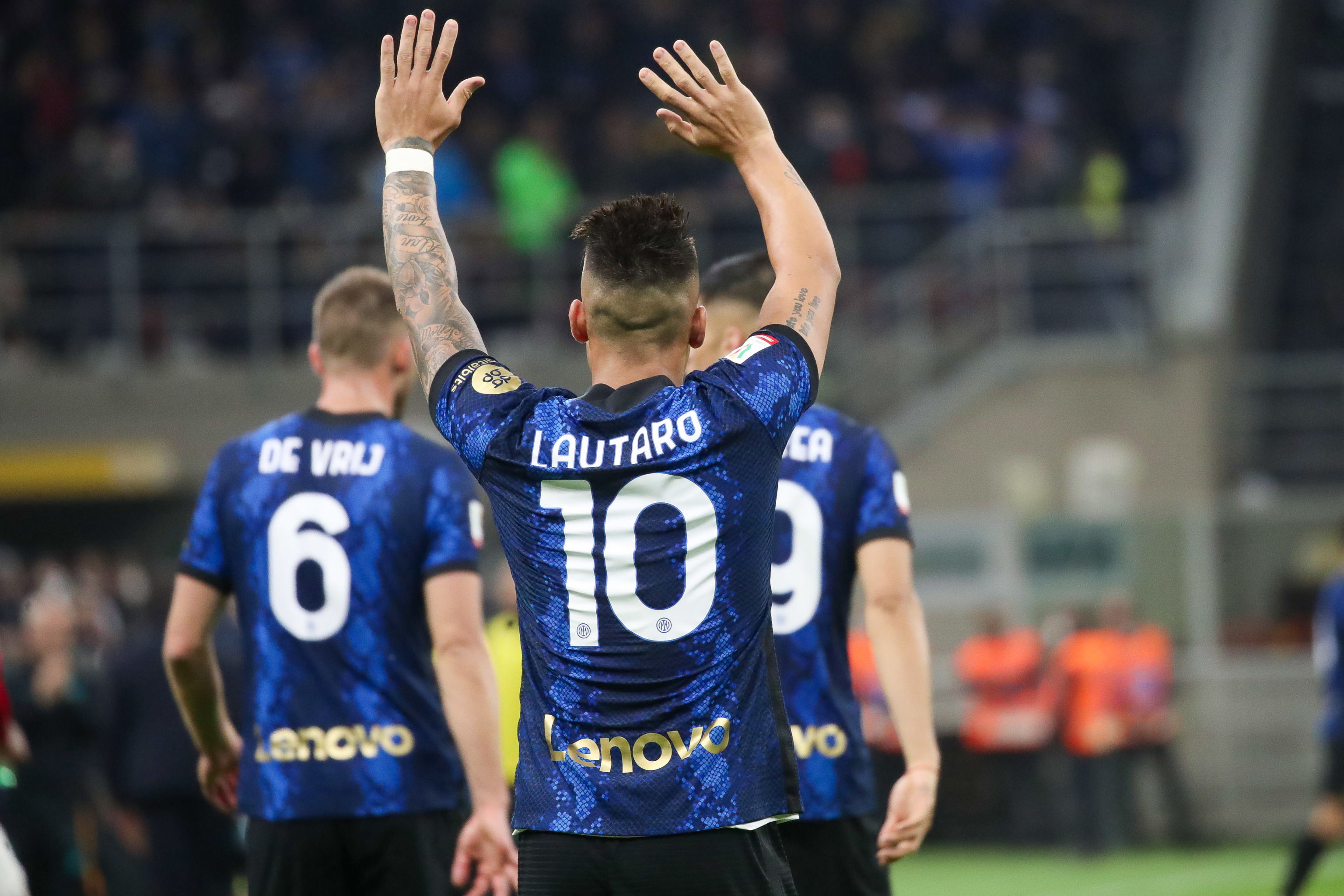 Lautaro, con un doblete ante AC Milan, mete al Inter en final de Copa Italia