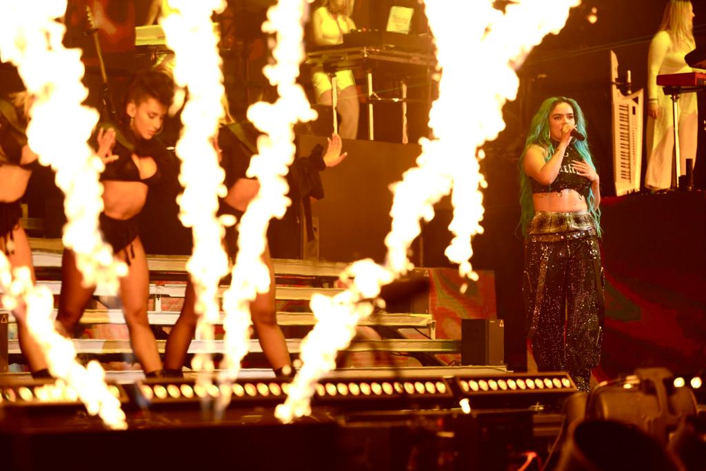 'La Bichota' puso a vibrar al público del Movistar Arena con sus icónicas canciones.