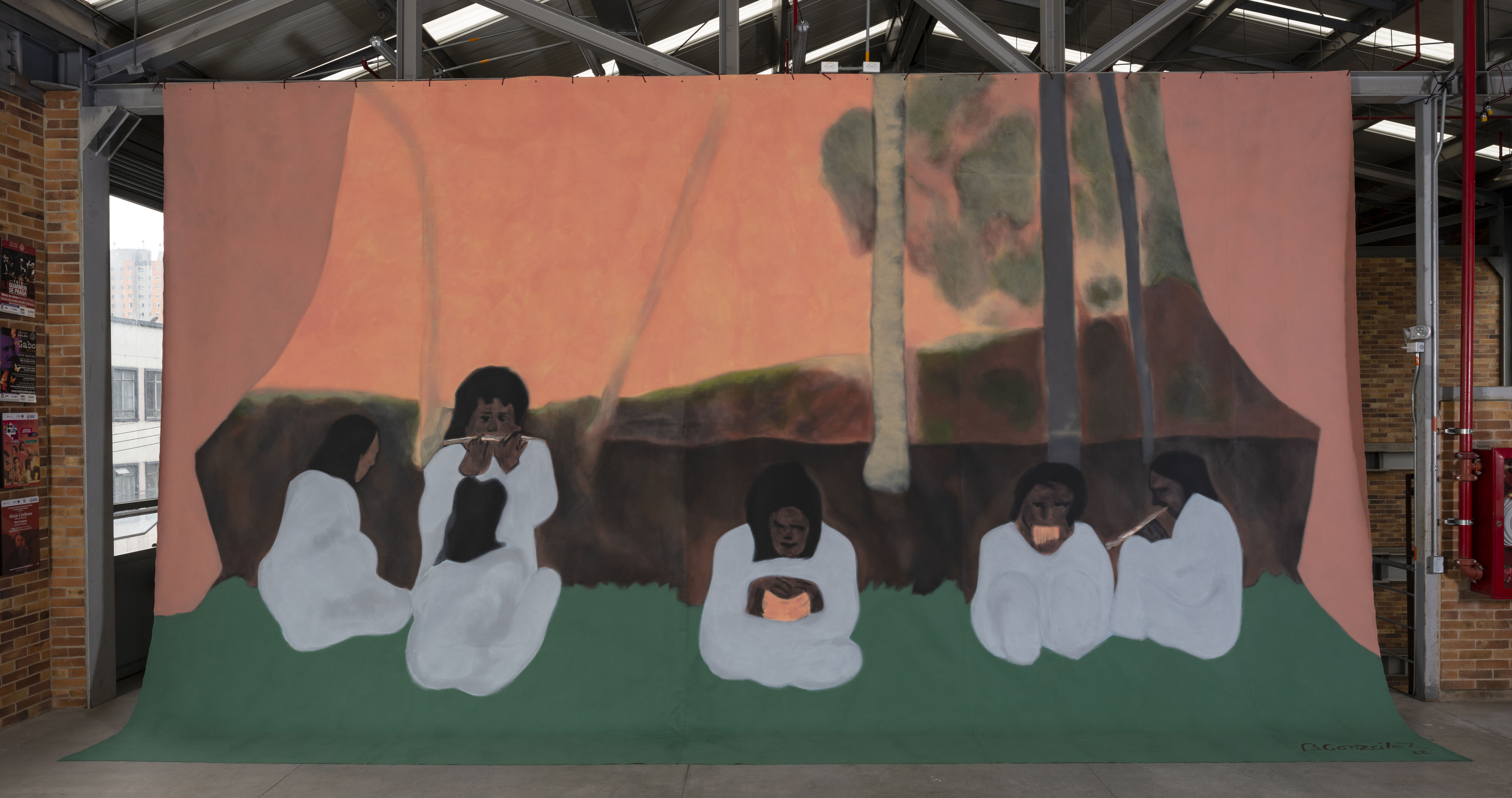 Beatriz González inaugura una nueva exposición de sus telones “Guerra y Paz”