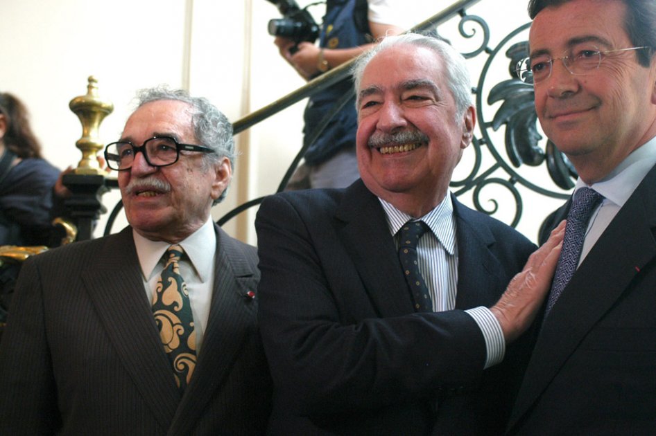 El escritor Gabriel Garcia Marquez, Alvaro Mutis y el embajador de Francia en México Philippe Faure. (2004). 