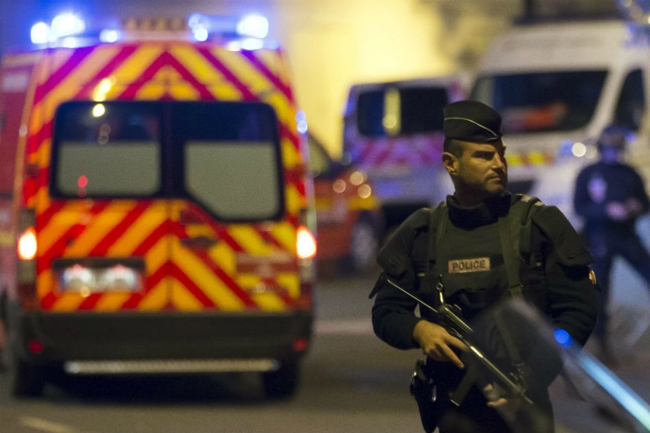Policía acordona centro de París por toma de rehenes