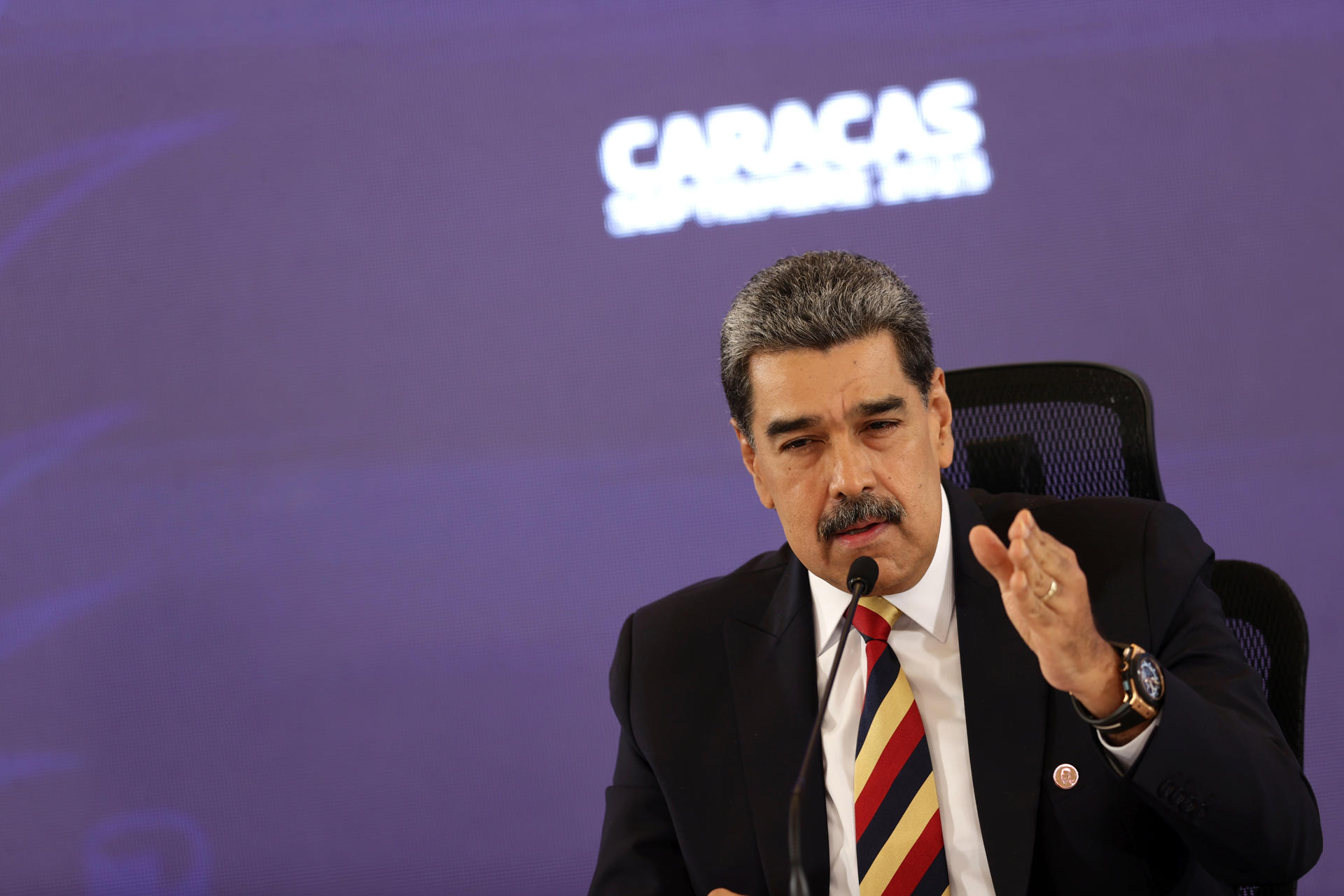 Venezuela estará “en armas”, amenaza Maduro sobre cualquier agresión