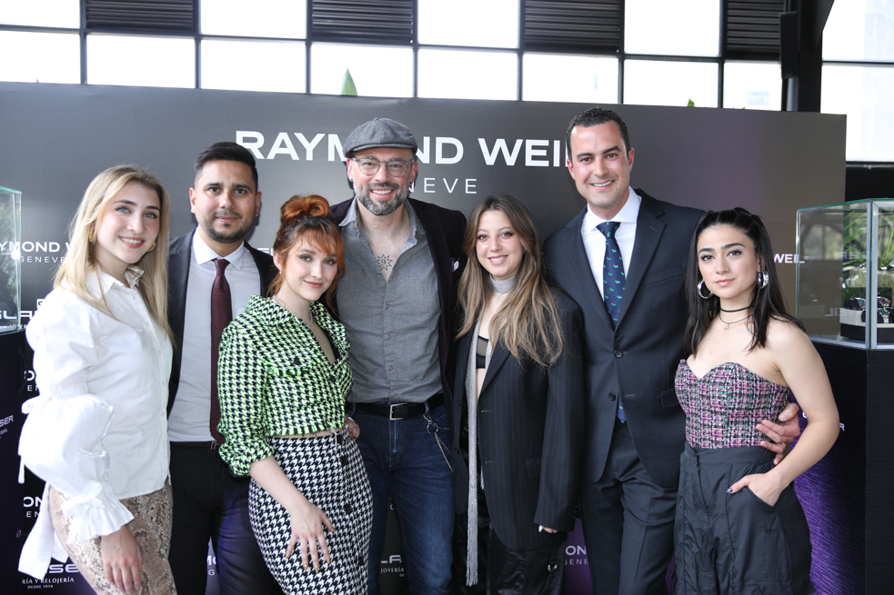 Raymond Weil rinde homenaje a los artistas colombianos