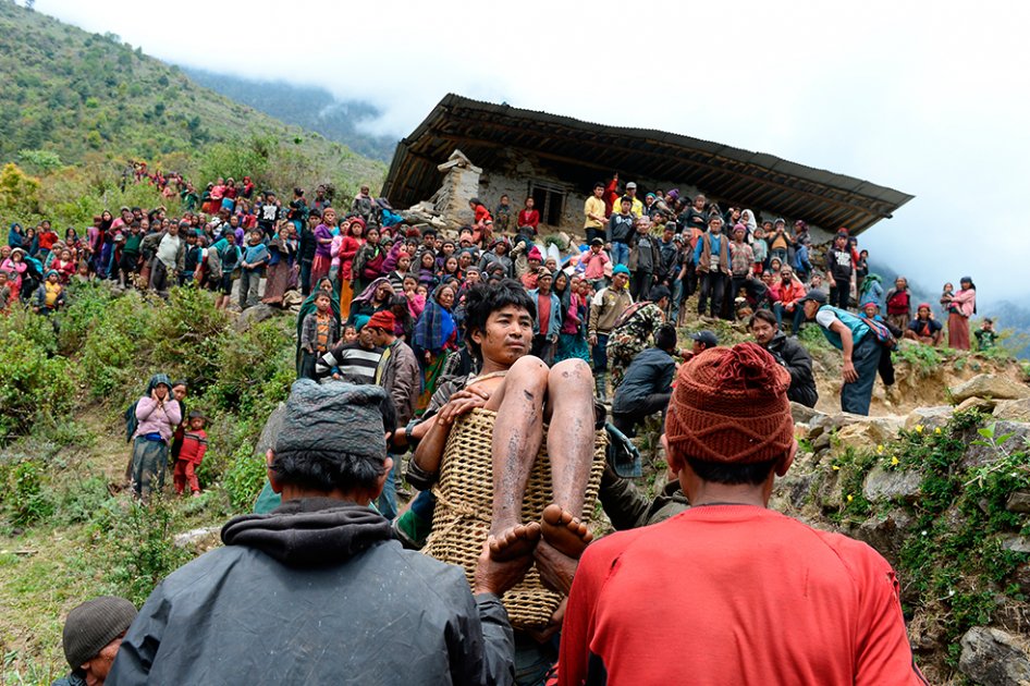 La ira de supervivientes del sismo en Nepal