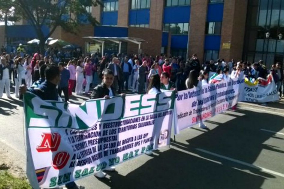 Empleados del Hospital de Kennedy protagonizan bloqueos en la Av. Primero de Mayo
