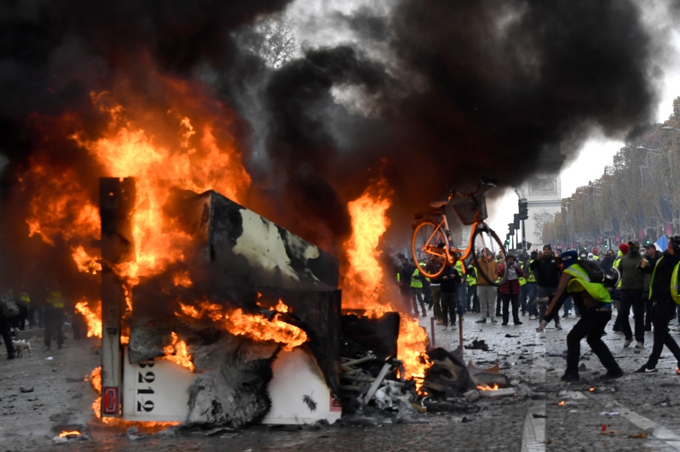 Incidentes y disturbios en nueva protesta de "chalecos amarillos" en París