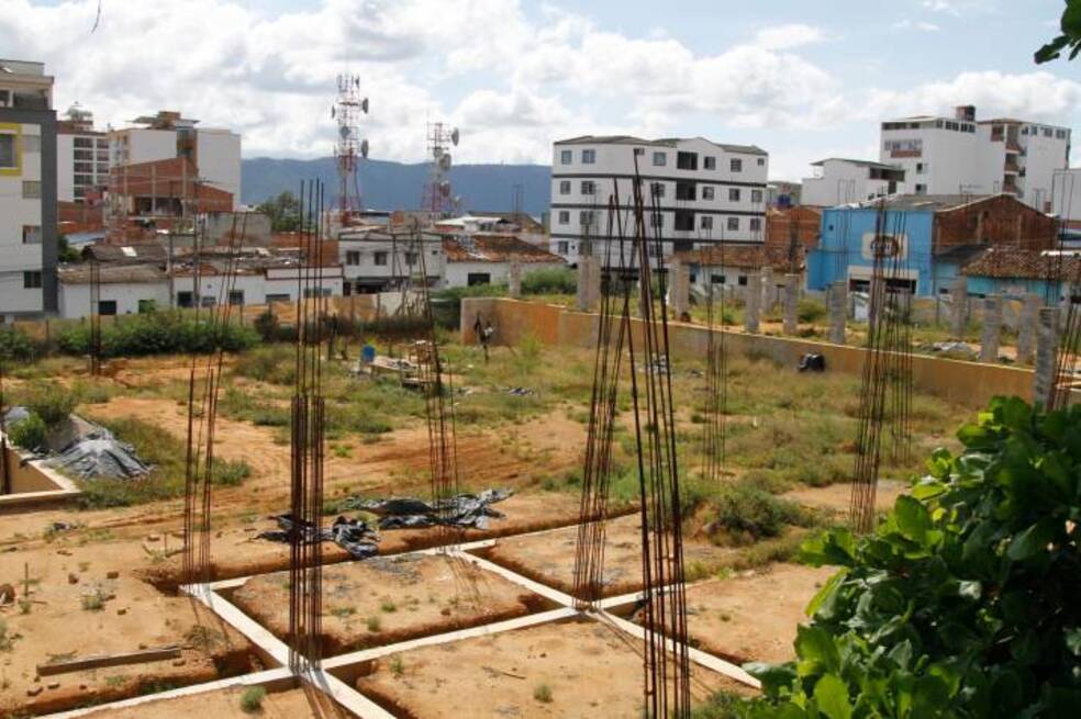 Contratista deja abandonadas obras en 19 colegios en Santander