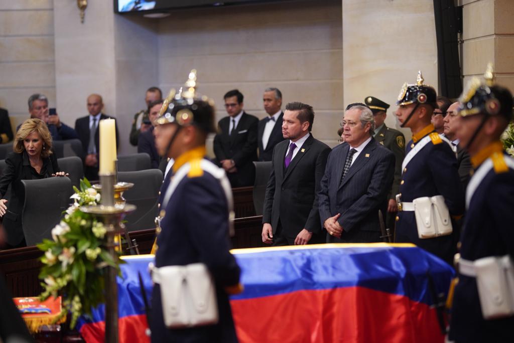 Presidentes de Senado y Cámara exigen frenar presiones a la Corte