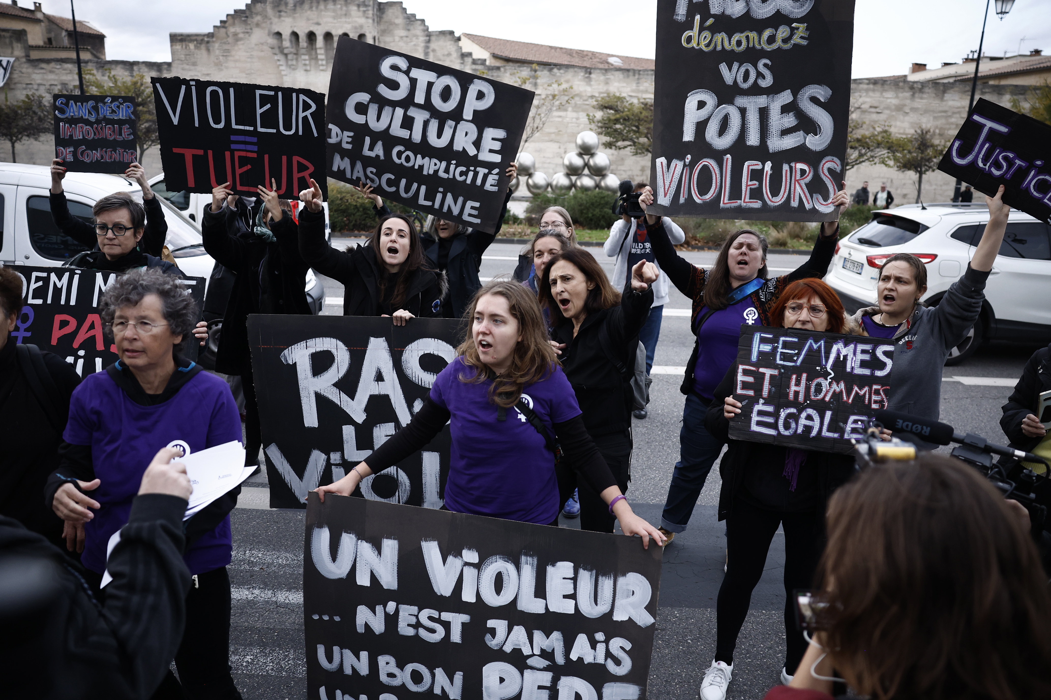 Cirujano acusado de violar a 299 niños en Francia, próximo a su juicio