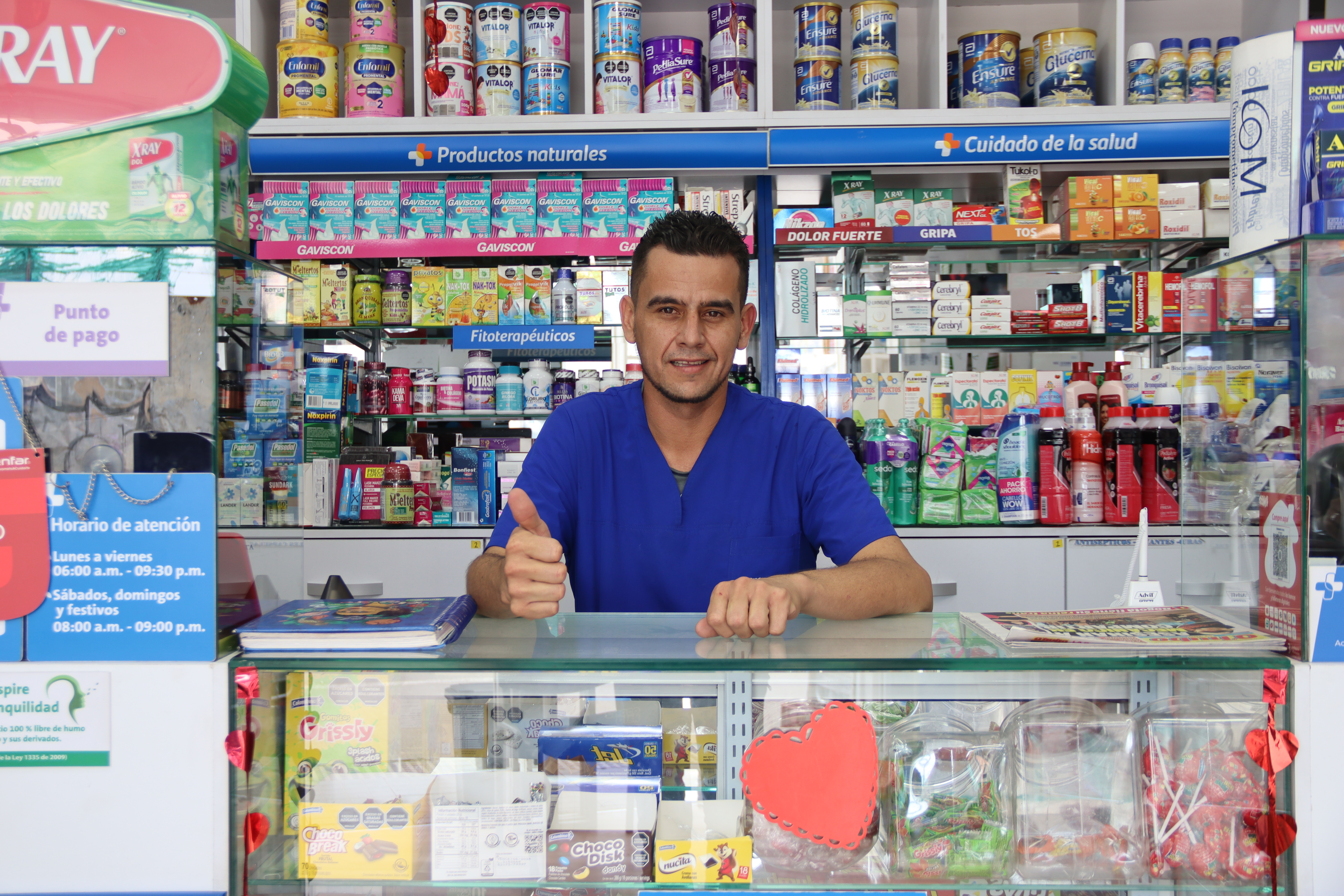 El droguista detallista es un profesional capacitado.