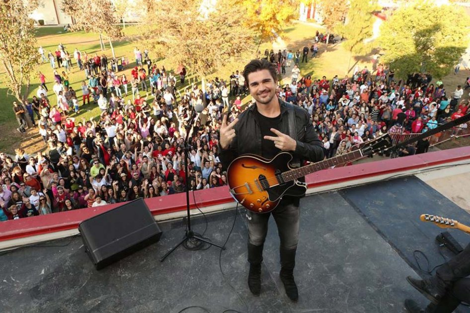 Juanes durante la grabación del video "Juntos", que compuso para la película de Disney "McFarland, USA".