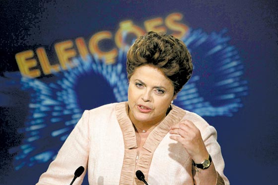 Presidenta de Brasil defiende bajar los impuestos para ganar competitividad