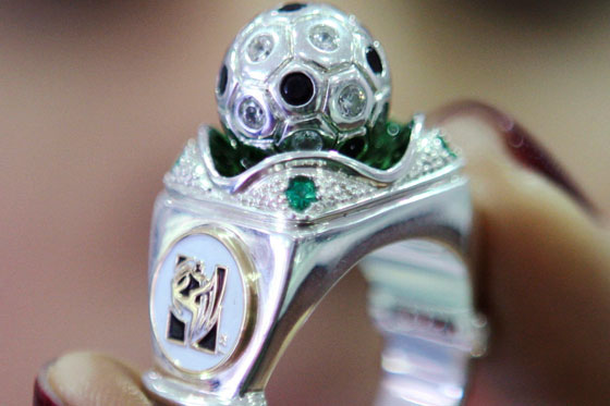 Joyeros colombianos fabrican el anillo del mundial