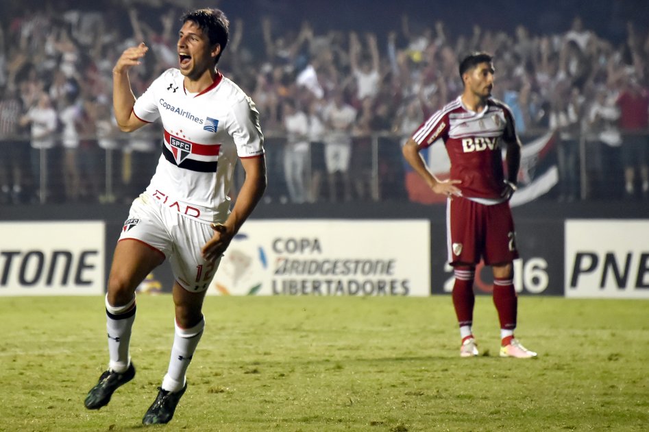 Sao Paulo derrotó 2-1 a River Plate y se acerca a octavos de Libertadores