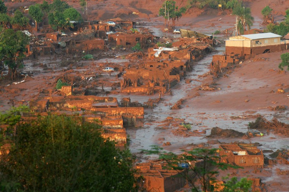 Acciones de BHP Billiton caen por accidente minero en Brasil